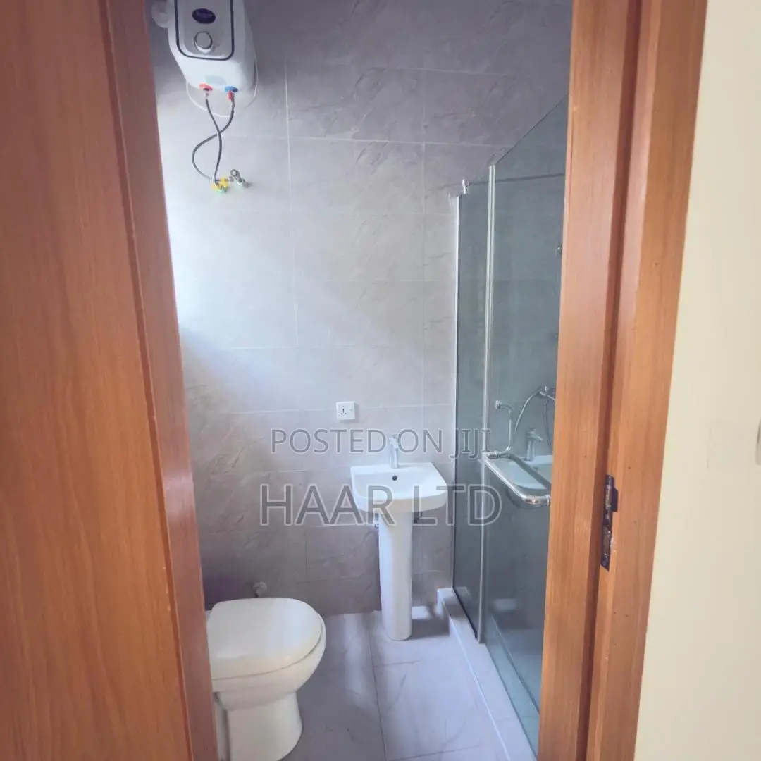 5bdrm Duplex in Ikota for rent