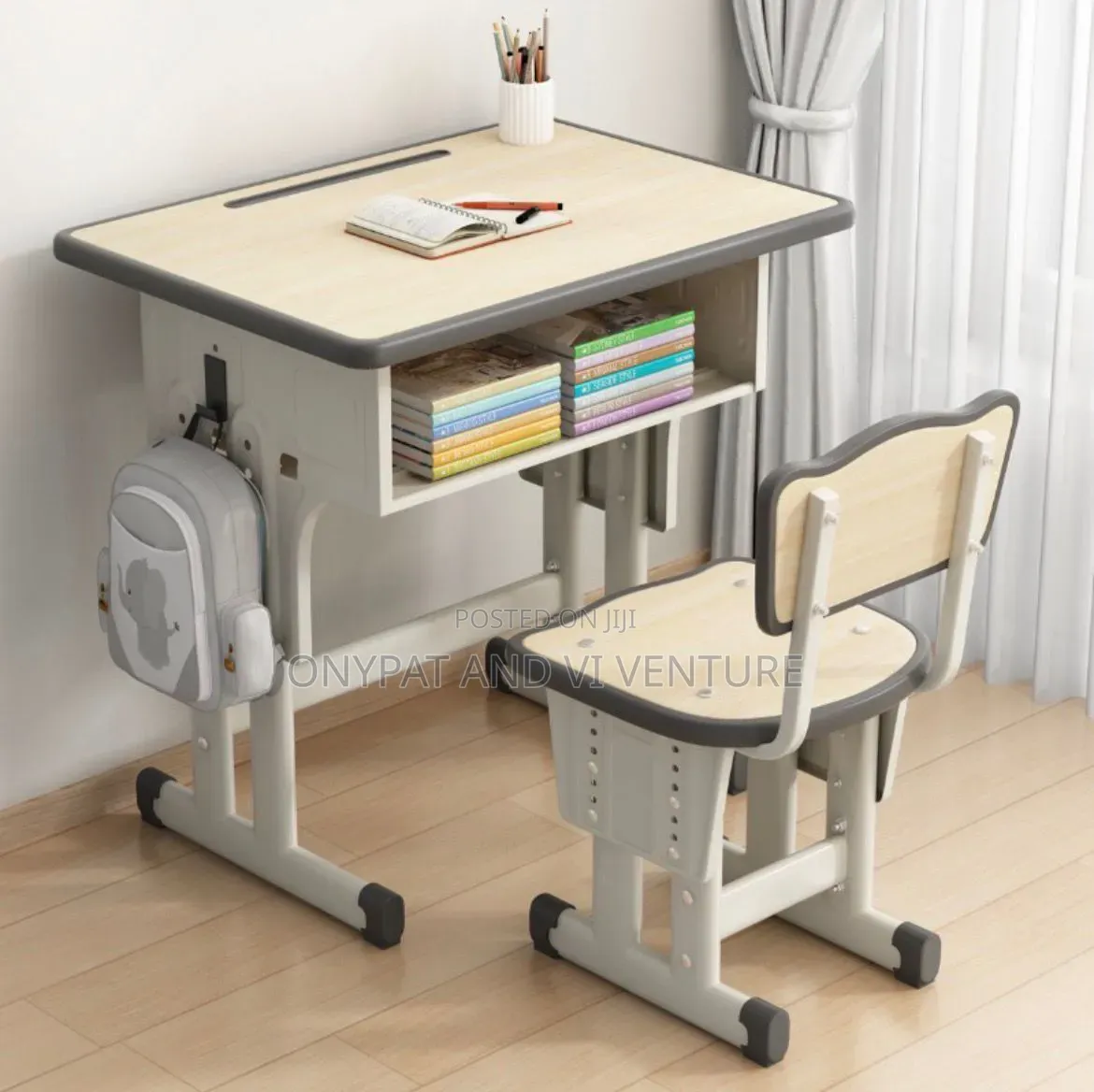 Classic Kids Relaxing Reading Desk