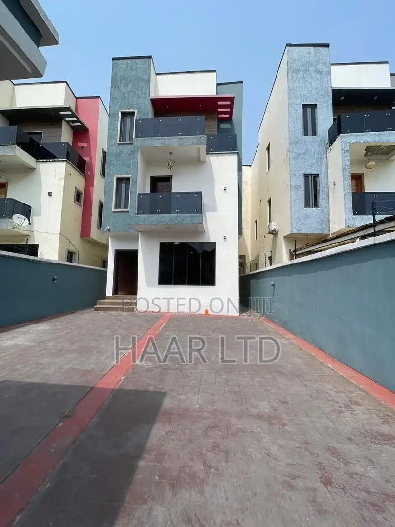 5bdrm Duplex in Ikota for rent