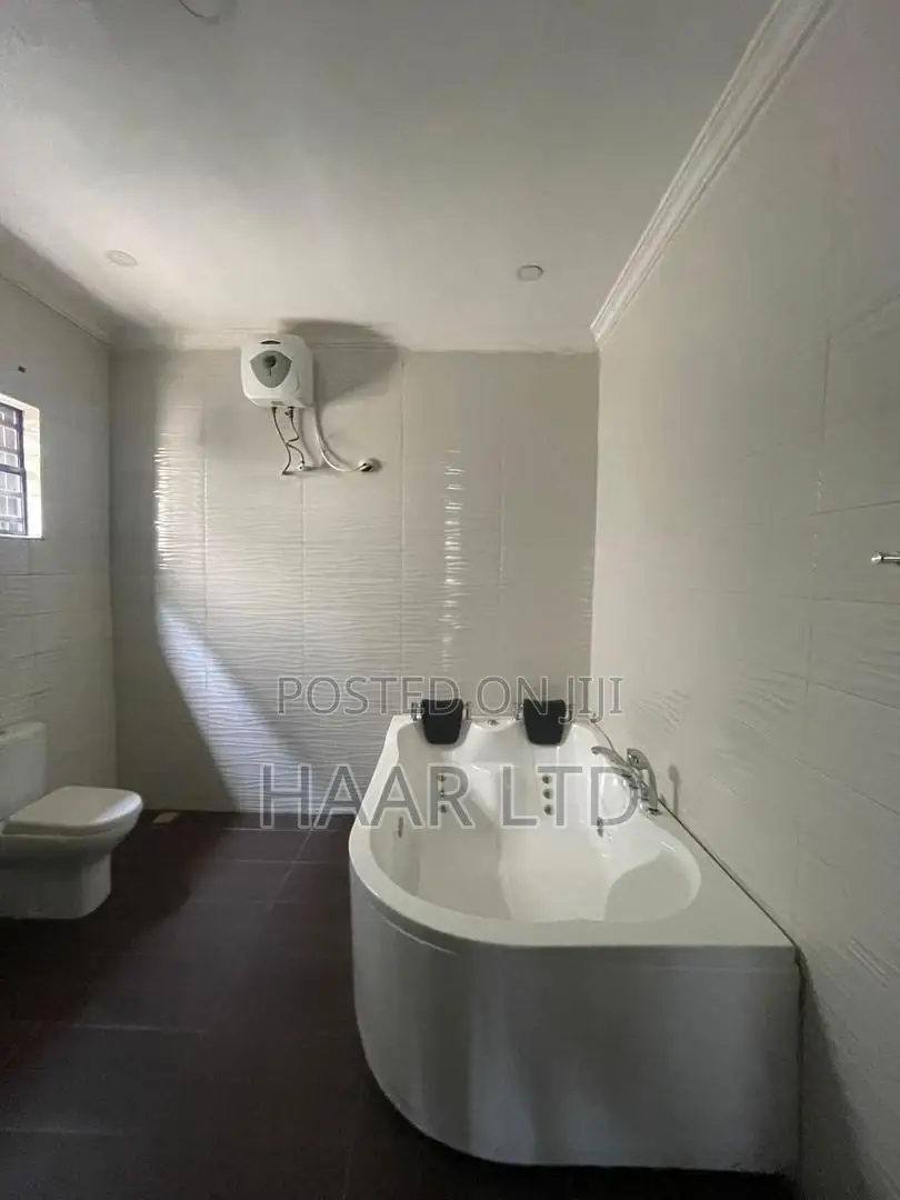 5bdrm Duplex in Ikota for rent