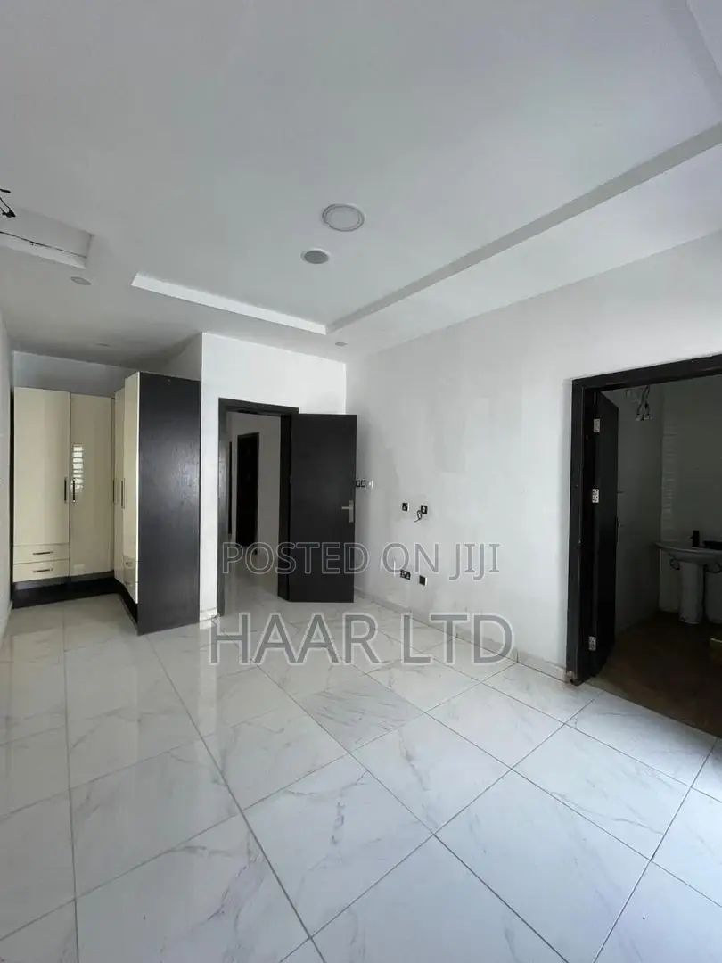5bdrm Duplex in Ikota for rent