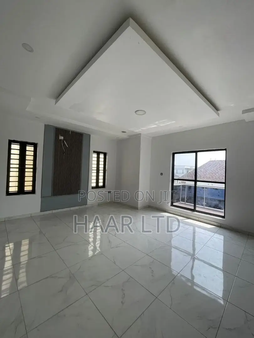 5bdrm Duplex in Ikota for rent