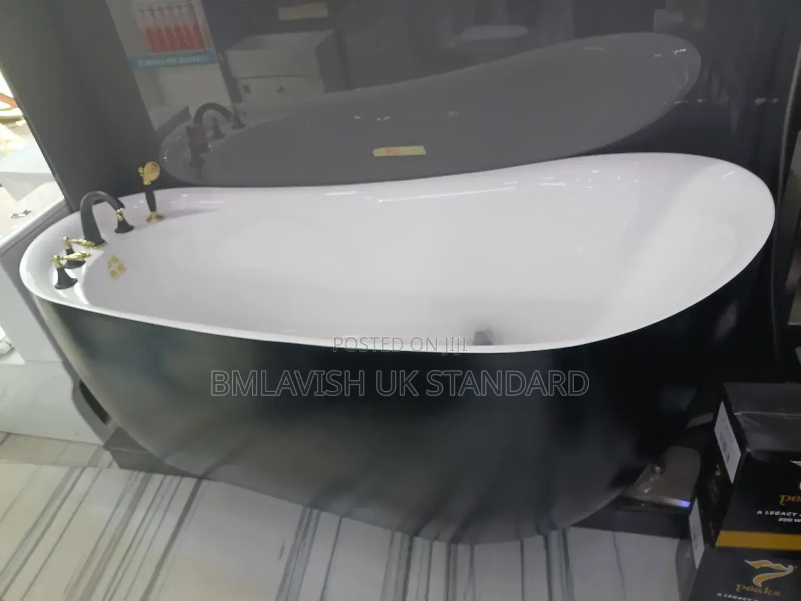 White Black Acrylic Bathtub