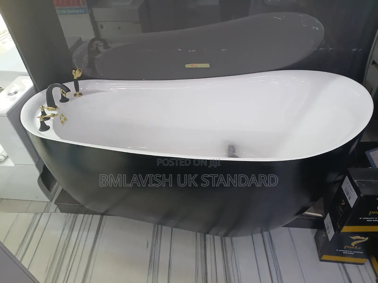 White Black Acrylic Bathtub