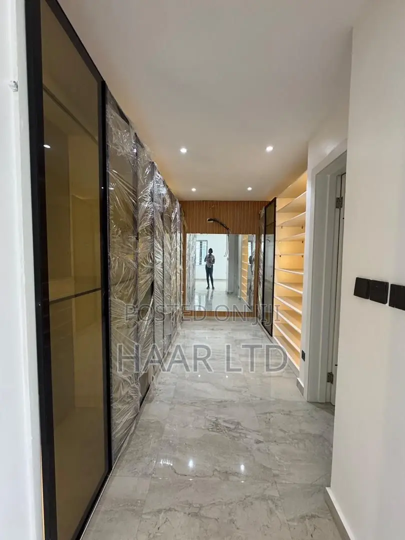 5bdrm Duplex in Lekki Phase 1 for sale