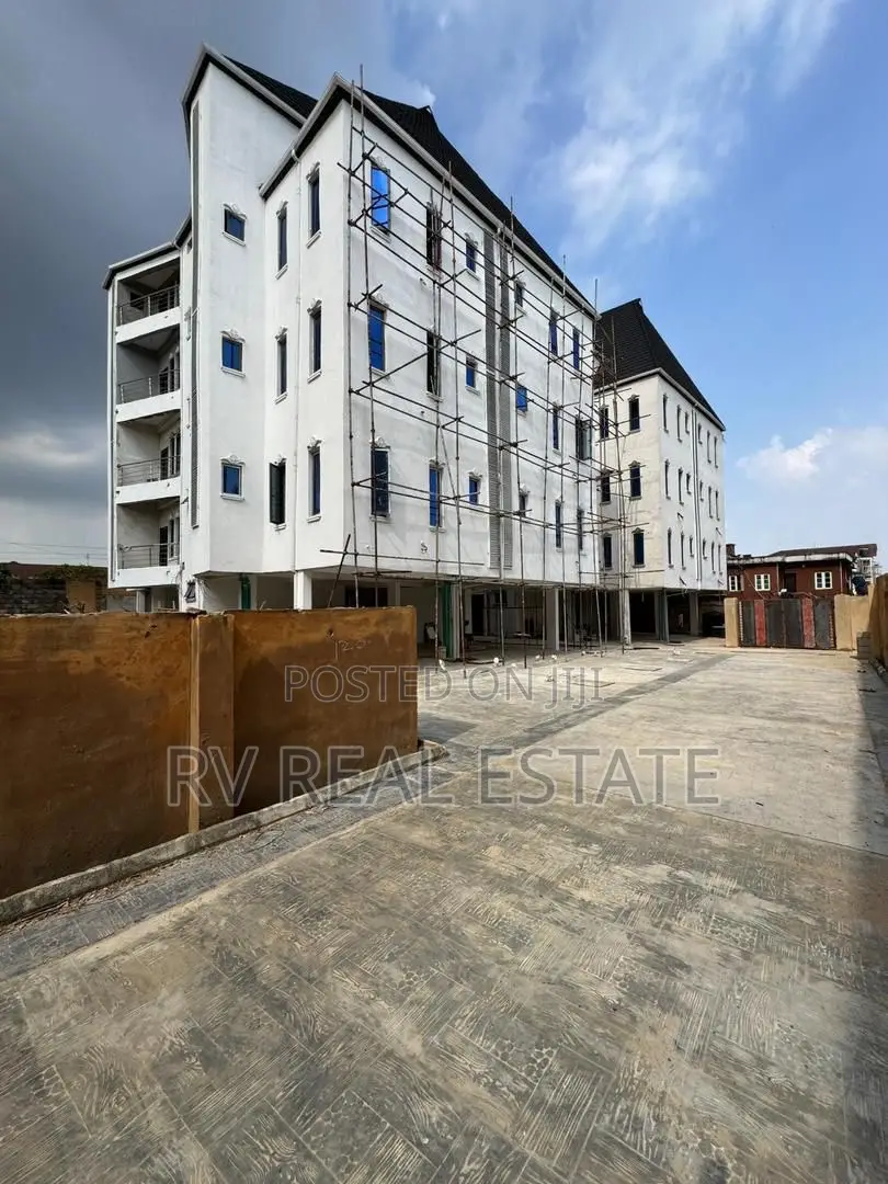 3bdrm Apartment in Yaba for sale