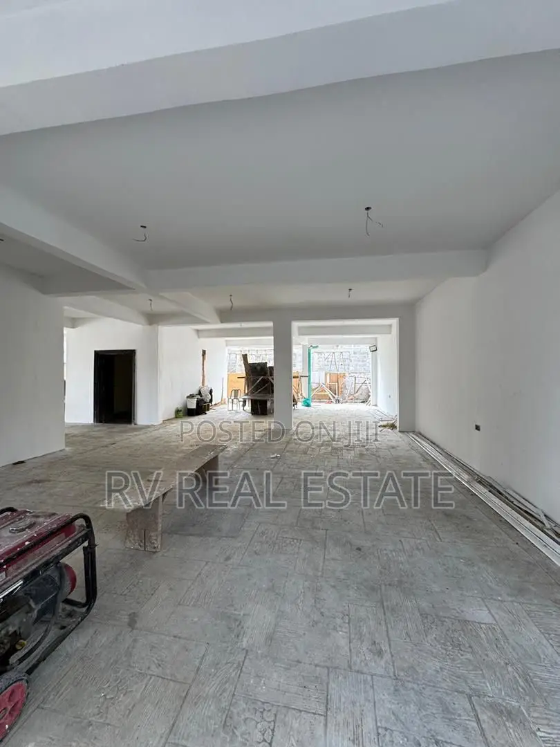 3bdrm Apartment in Yaba for sale