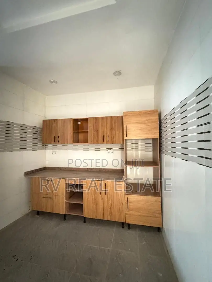 3bdrm Apartment in Yaba for sale