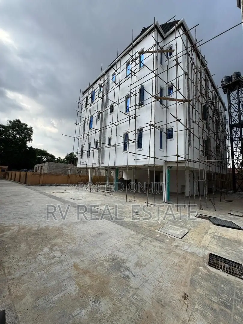 3bdrm Apartment in Yaba for sale