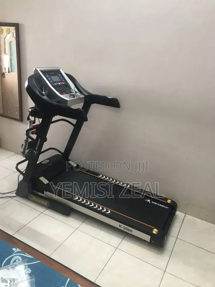 Giant 2.5hp Pro Tech Treadmill With Incline, Bluetooth and Dumbbell