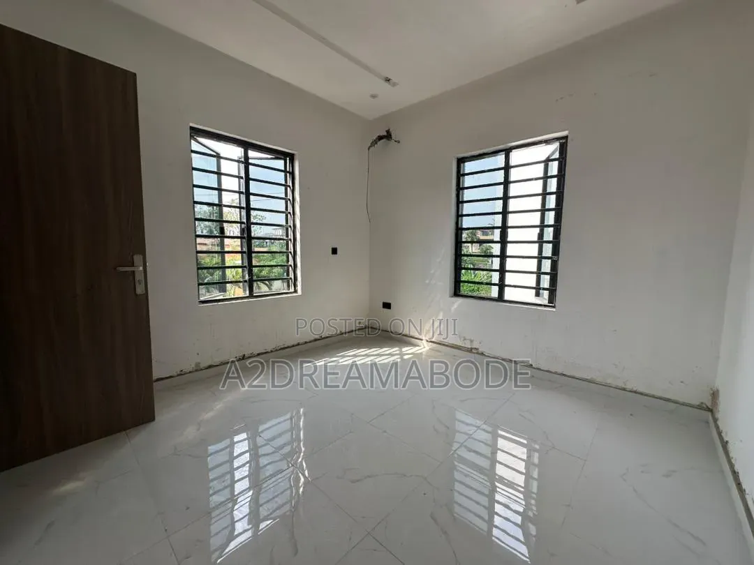 3bdrm Duplex in Adeniyi Jones for sale