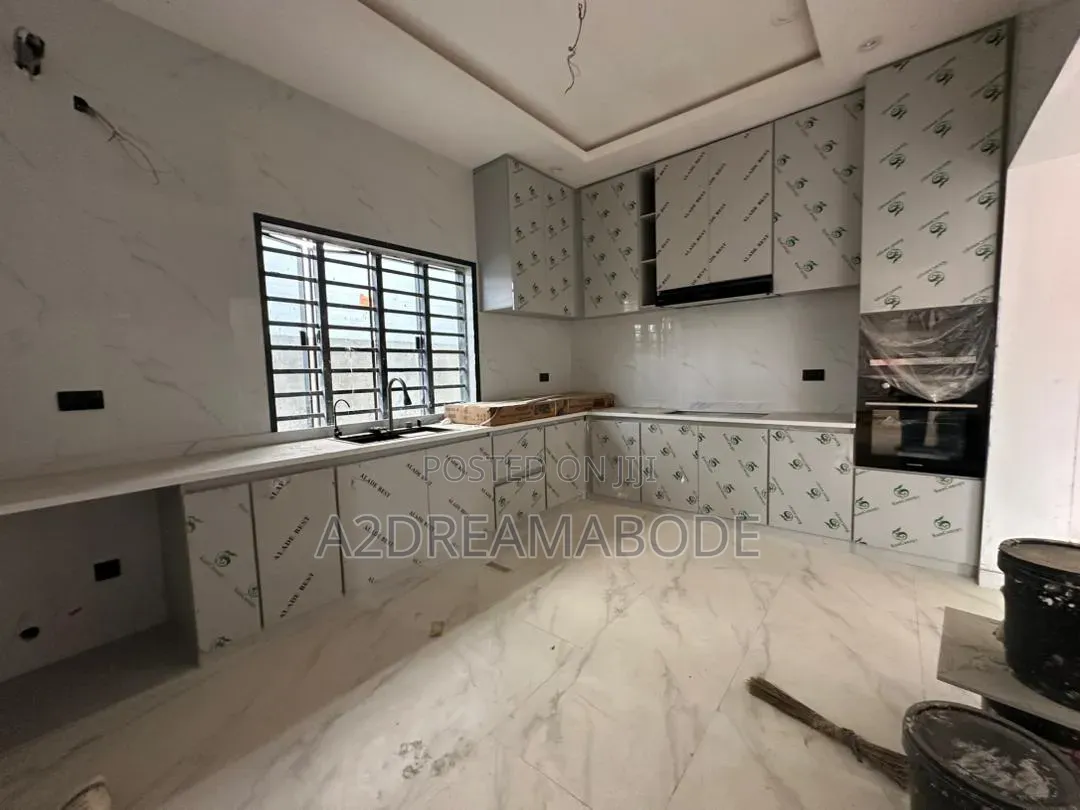 3bdrm Duplex in Adeniyi Jones for sale