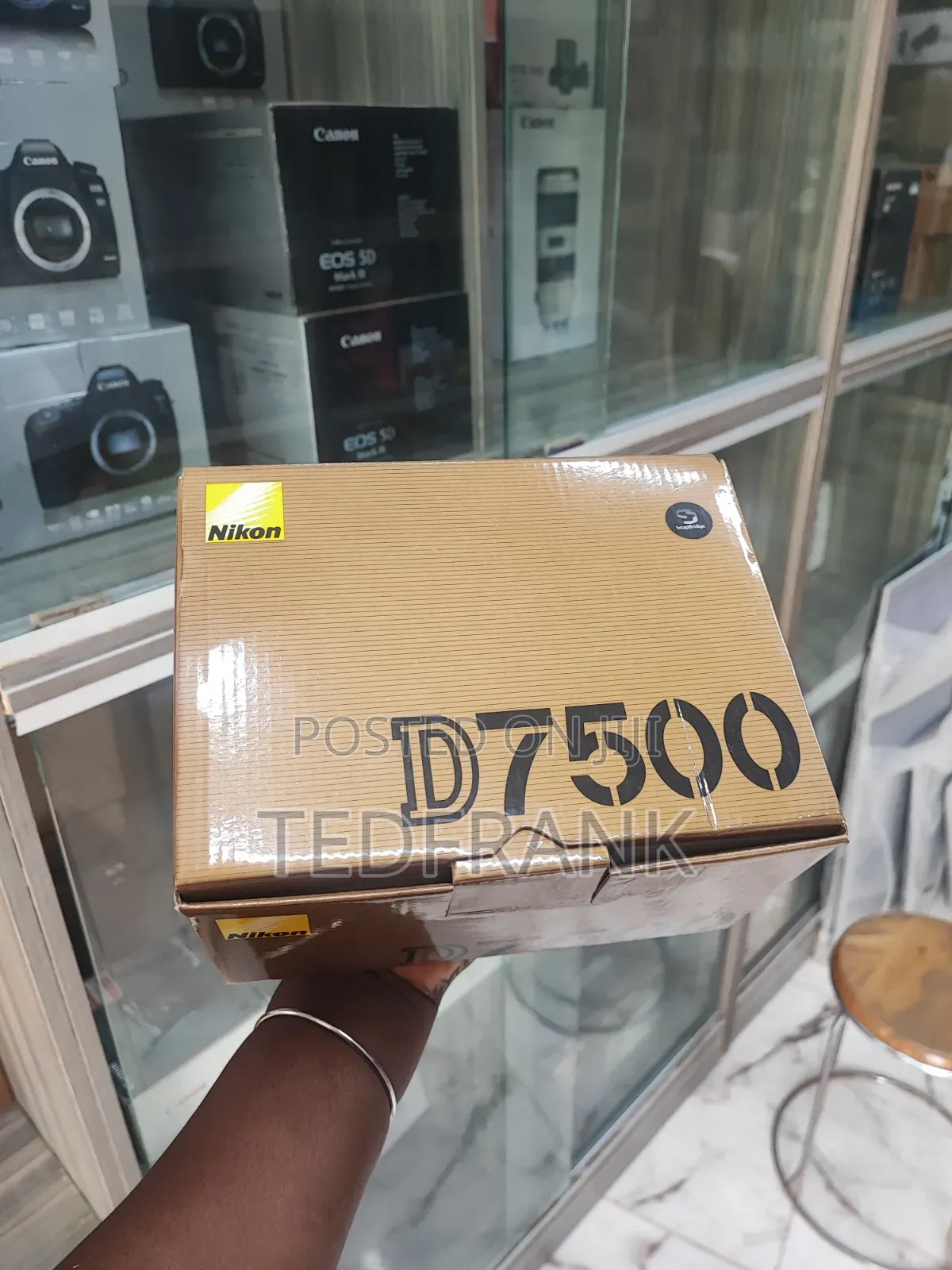 Nikon D7500