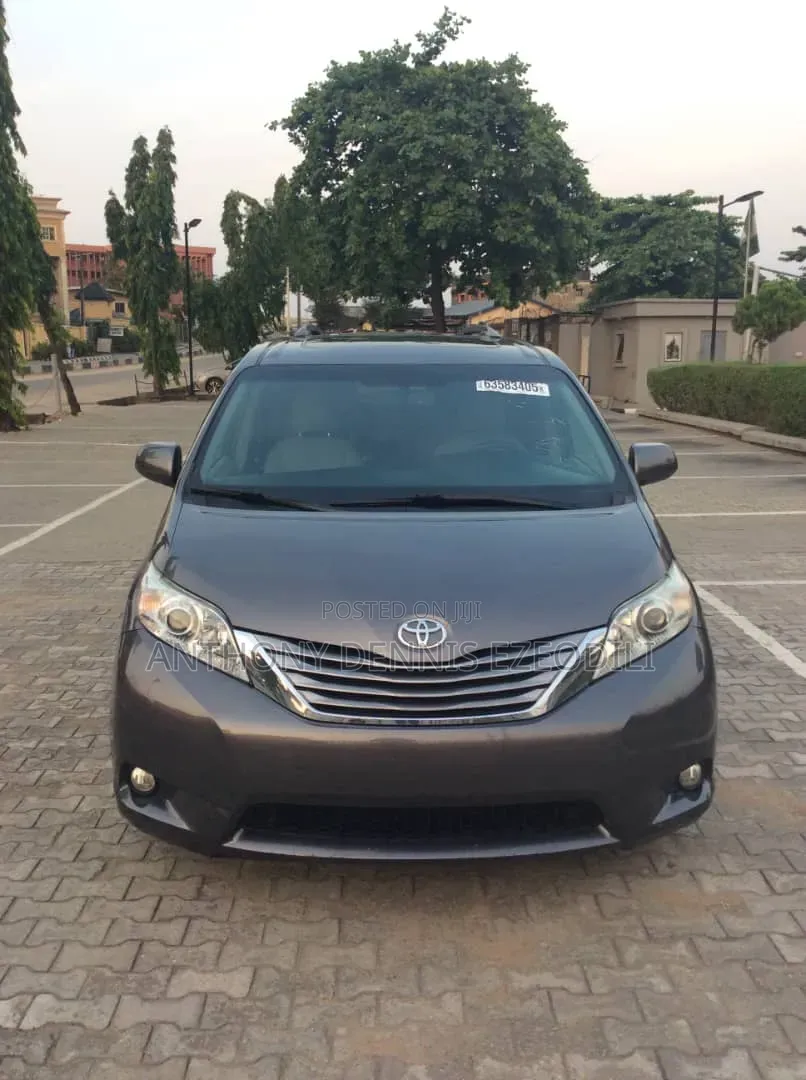 Toyota Sienna 2016 Gray