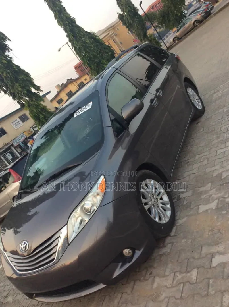 Toyota Sienna 2016 Gray