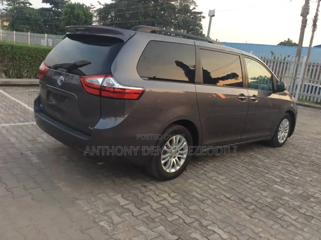 Toyota Sienna 2016 Gray