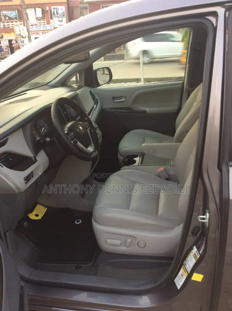 Toyota Sienna 2016 Gray