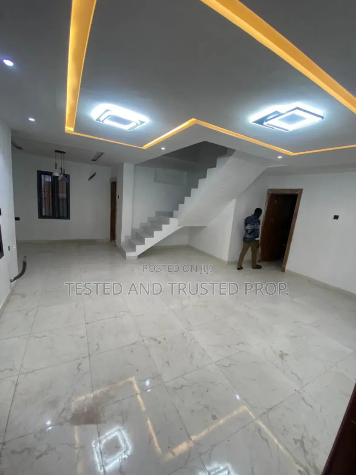 4bdrm Maisonette in Lekki Phase 1 for rent