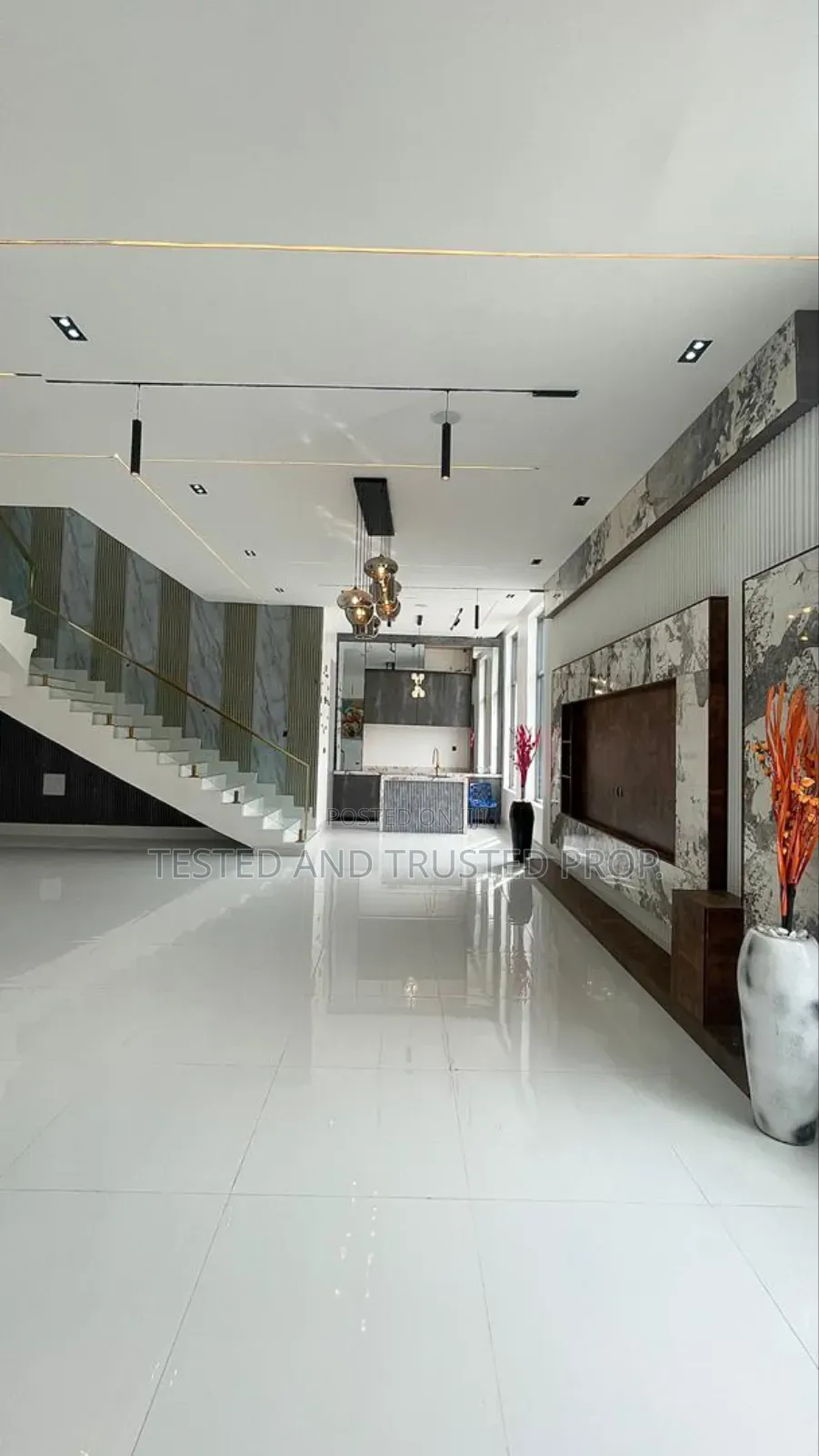 4bdrm Duplex in Eleganza, Chevron for sale
