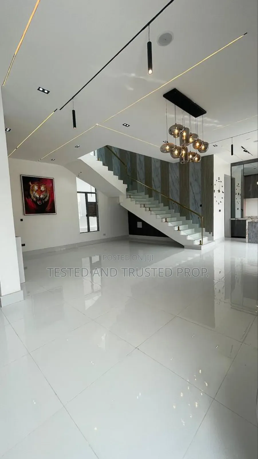 4bdrm Duplex in Eleganza, Chevron for sale
