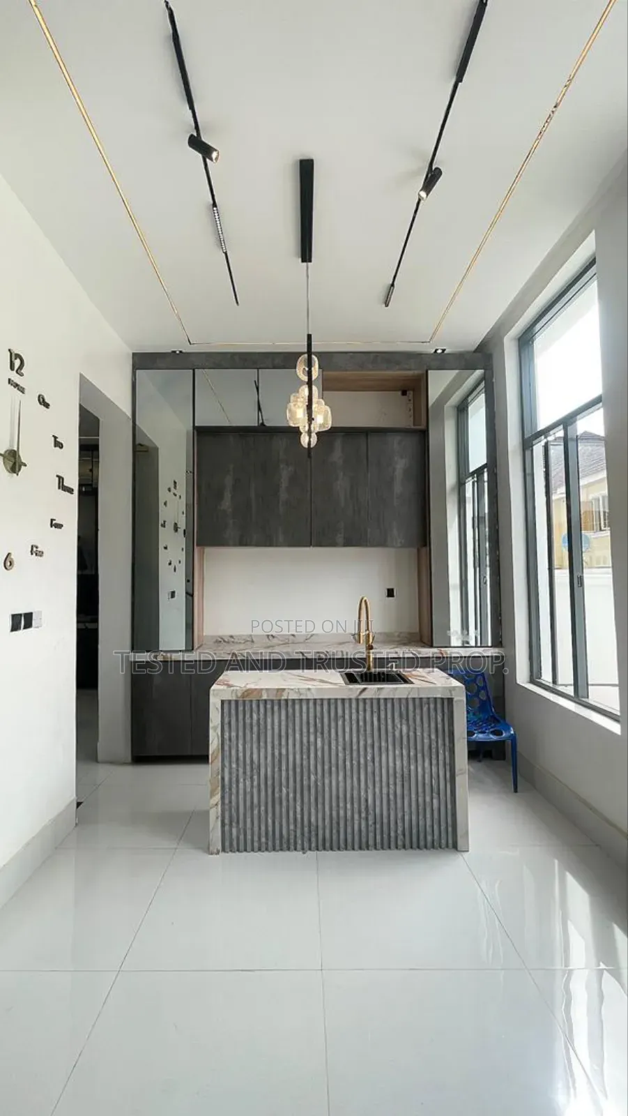 4bdrm Duplex in Eleganza, Chevron for sale