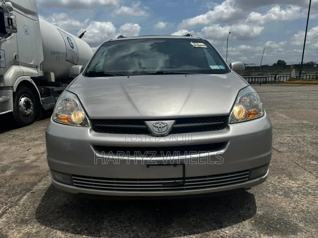 Toyota Sienna XLE AWD 2005 Gold