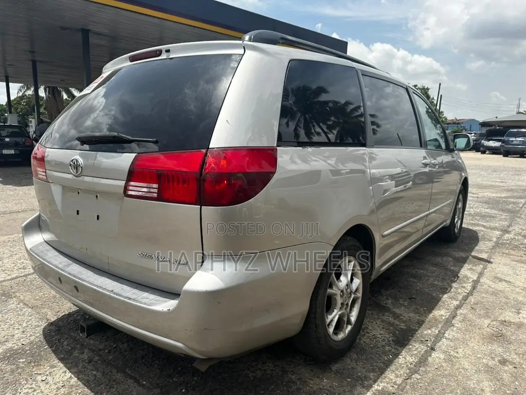 Toyota Sienna XLE AWD 2005 Gold