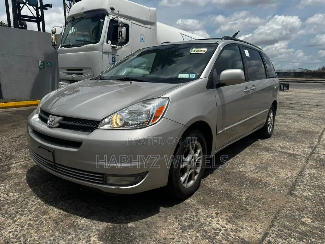 Toyota Sienna XLE AWD 2005 Gold