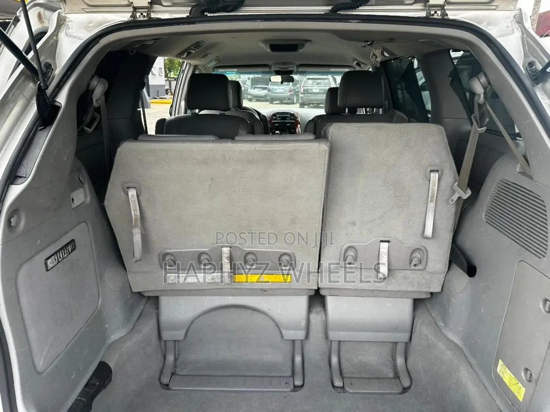 Toyota Sienna XLE AWD 2005 Gold
