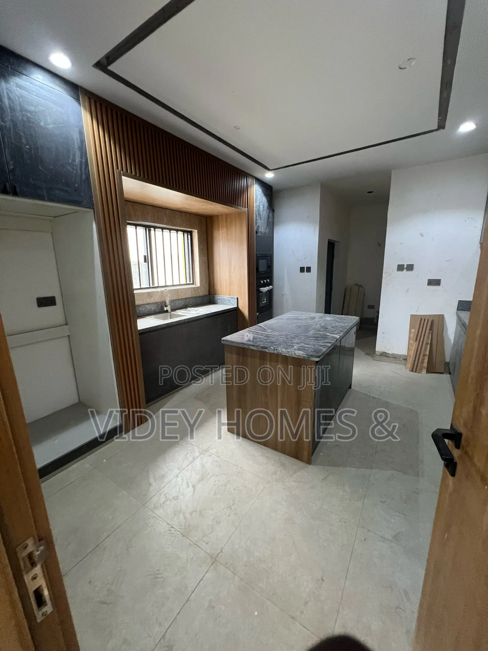 5bdrm Duplex in Basic Estate, Lokogoma for sale