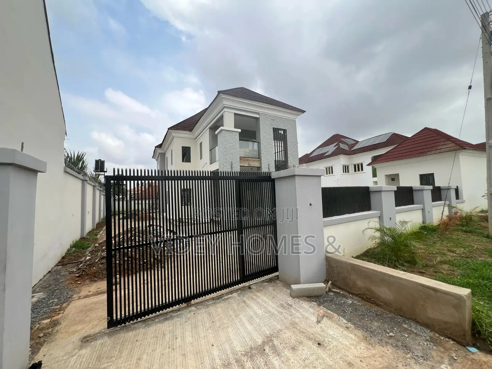 5bdrm Duplex in Basic Estate, Lokogoma for sale