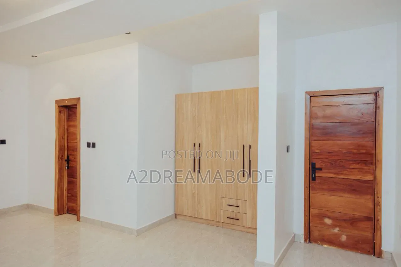 5bdrm Duplex in Magodo Phase 2 for sale