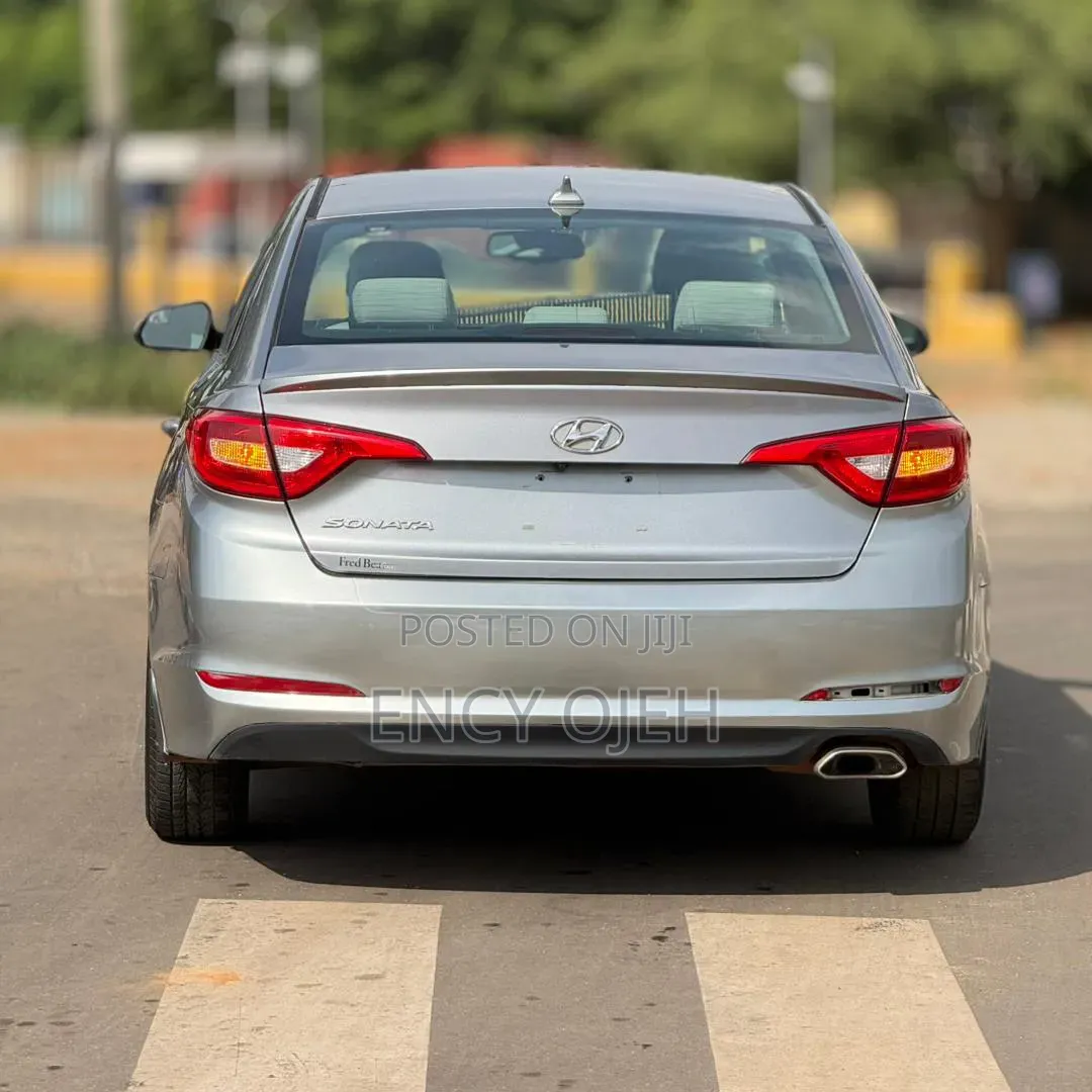 Hyundai Sonata SE 4dr Sedan (2.4L 4cyl 6A) 2015 Gray