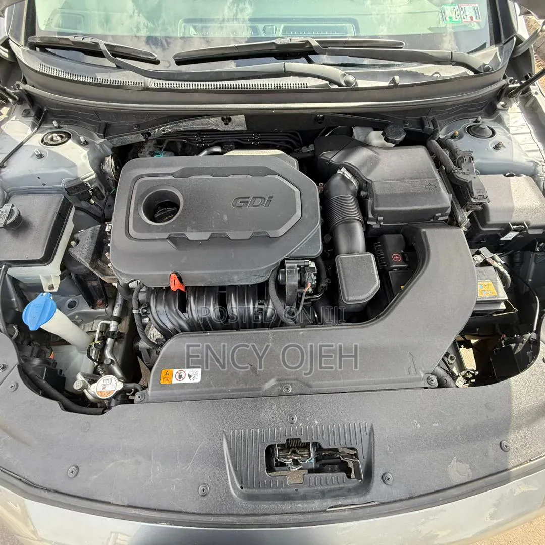 Hyundai Sonata SE 4dr Sedan (2.4L 4cyl 6A) 2015 Gray