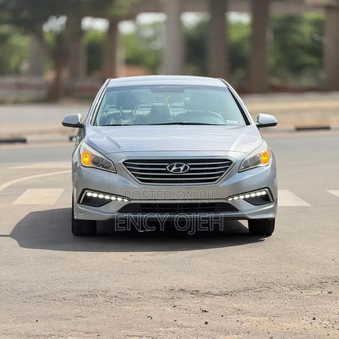 Hyundai Sonata SE 4dr Sedan (2.4L 4cyl 6A) 2015 Gray