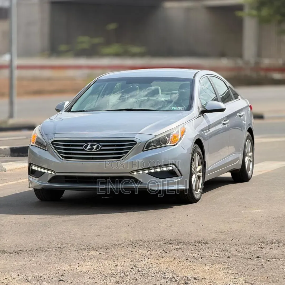 Hyundai Sonata SE 4dr Sedan (2.4L 4cyl 6A) 2015 Gray