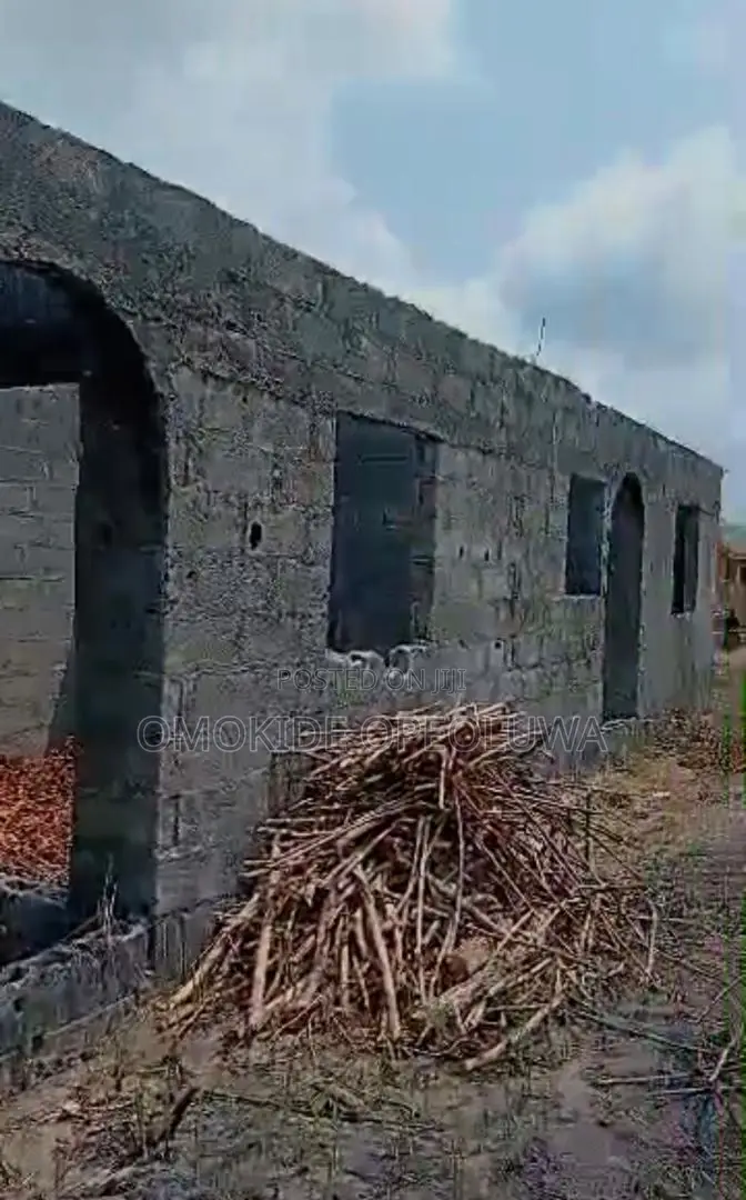 3bdrm Block of Flats in Aradagun for sale