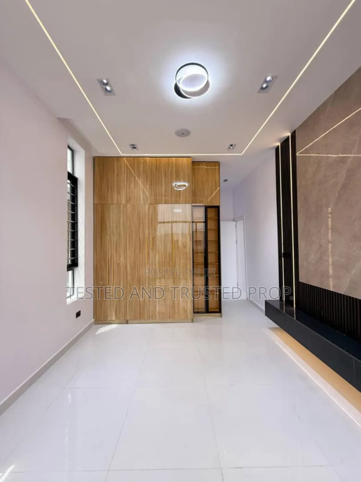 5bdrm Mansion in Chevron for sale