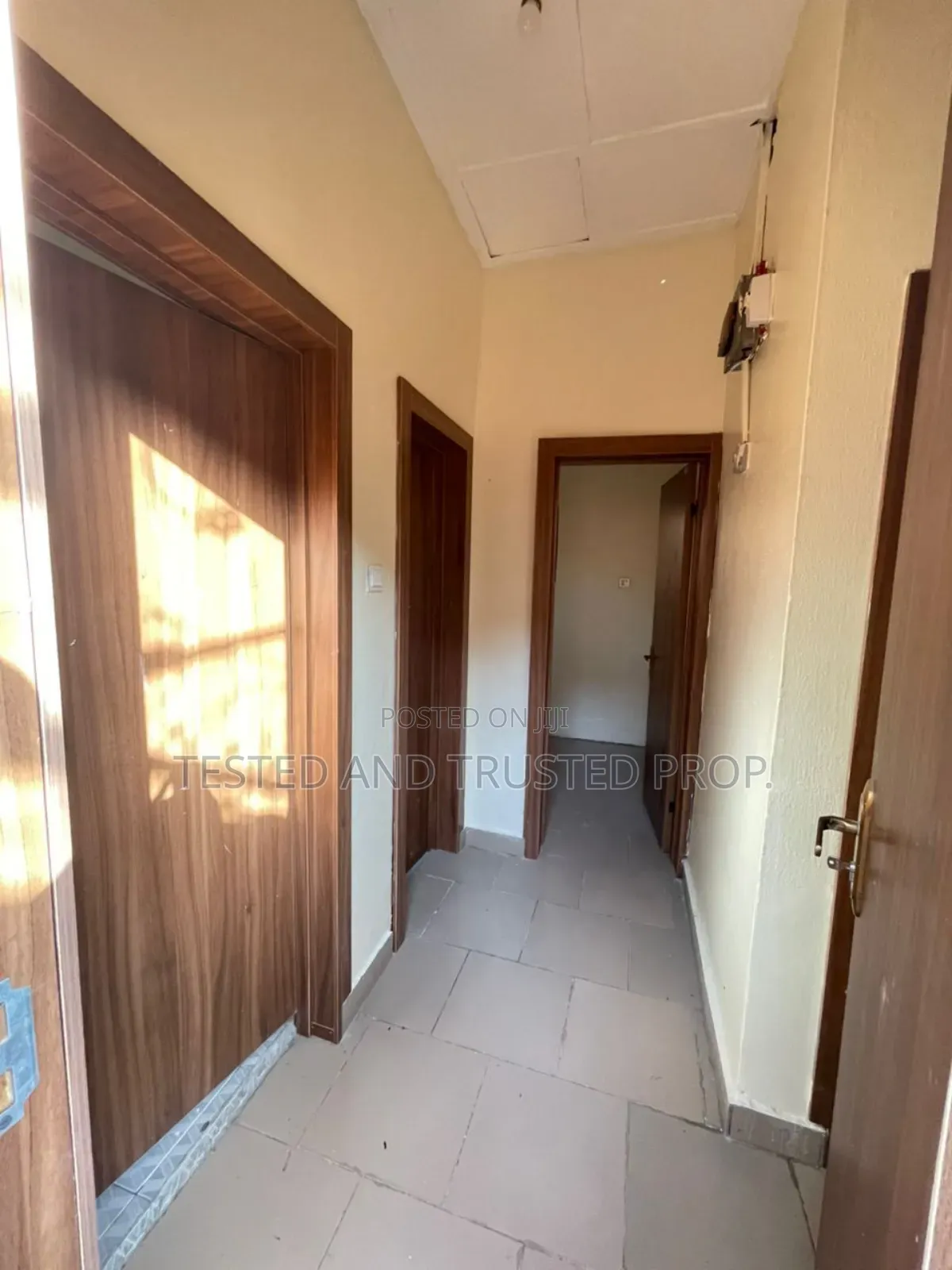 Mini Flat in Ikota Villa for rent