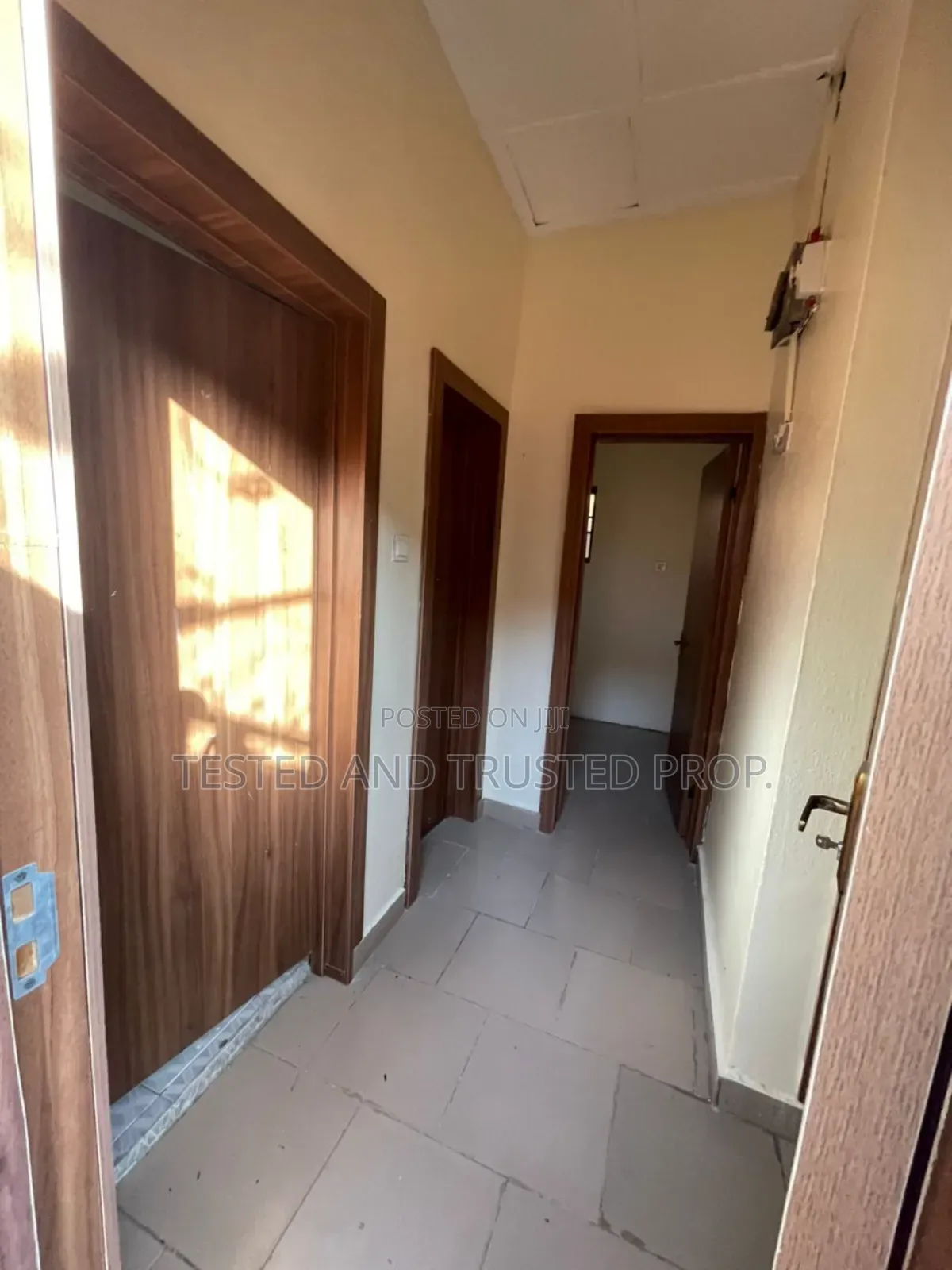 Mini Flat in Ikota Villa for rent