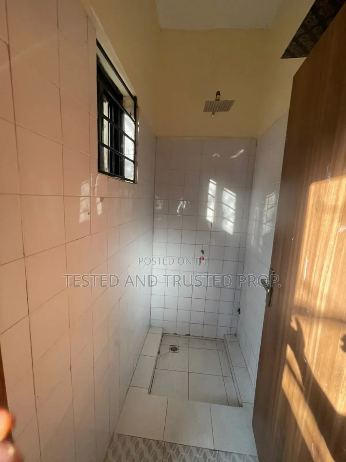 Mini Flat in Ikota Villa for rent