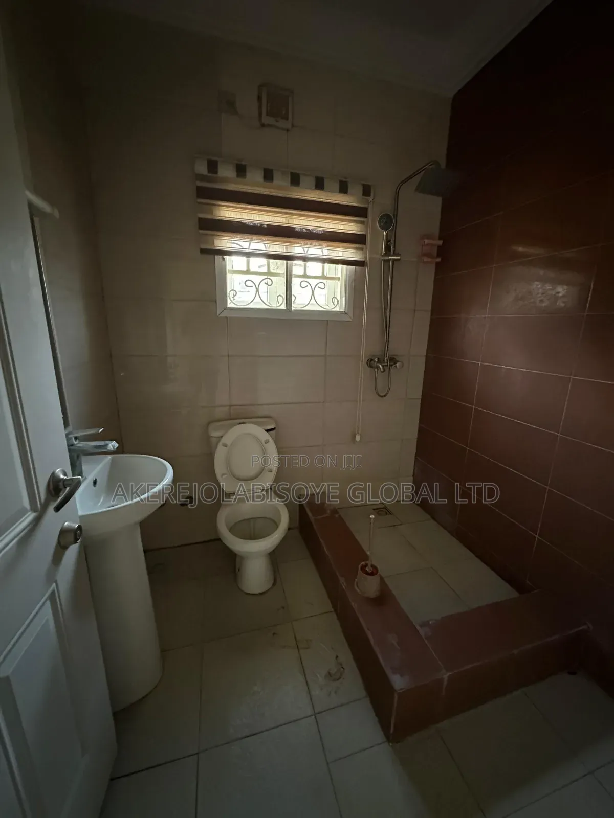 4bdrm Duplex in In An Estate, Life Camp for rent