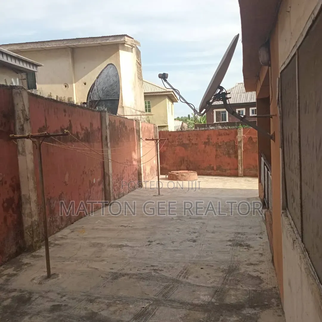 2bdrm Block of Flats in Solomade, Ikorodu Garage for sale