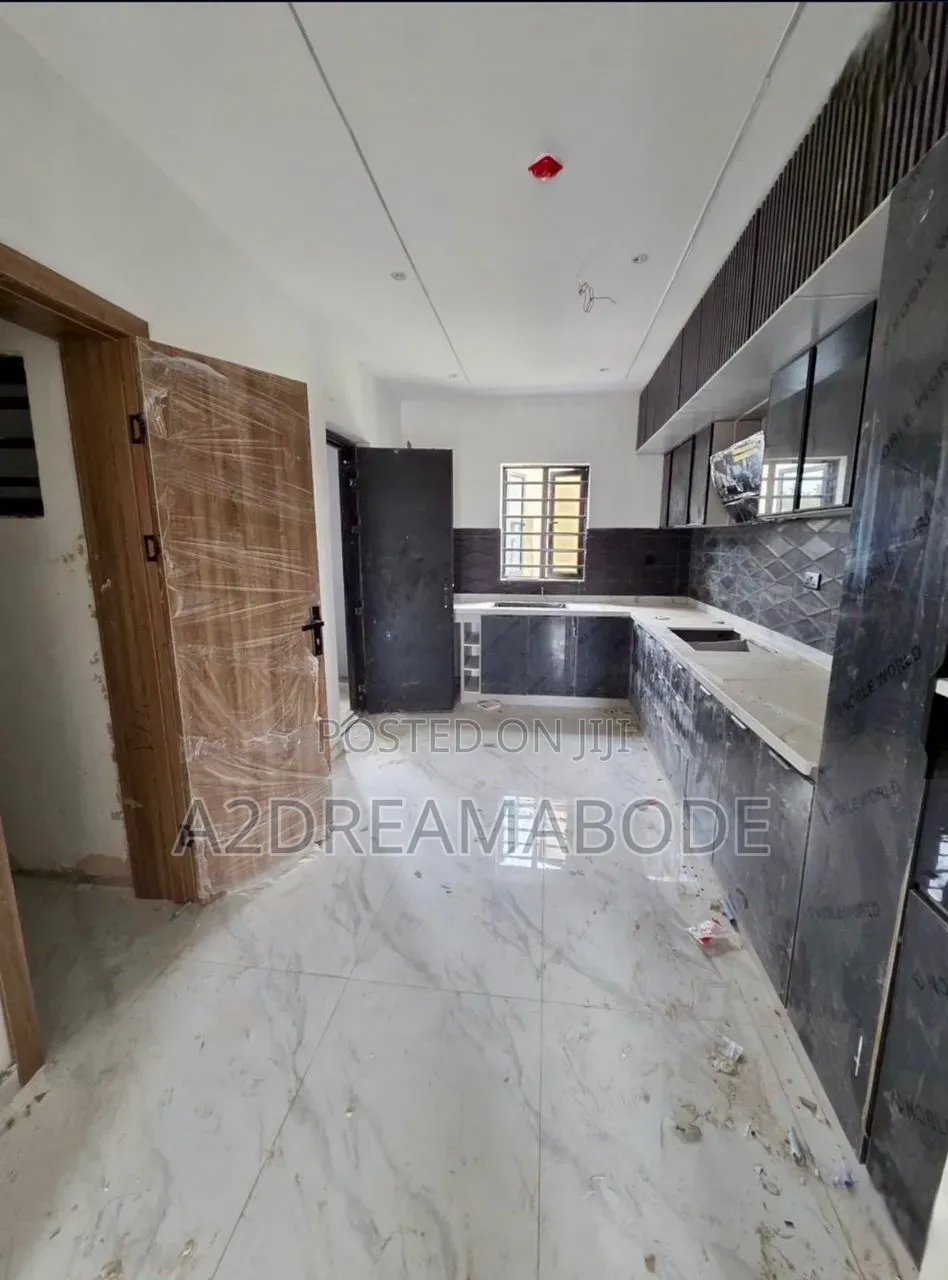 3bdrm Apartment in Ikeja for sale