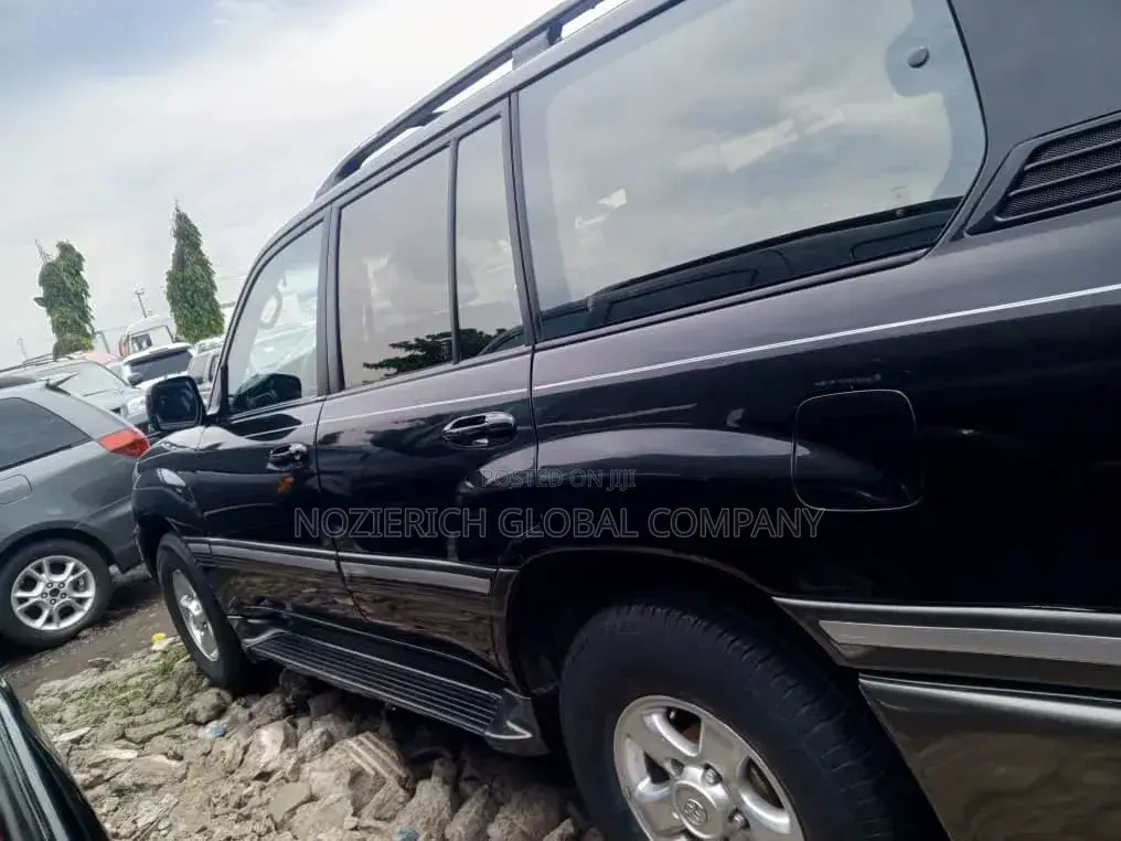 Toyota Land Cruiser 90 Automatic 2002 Black