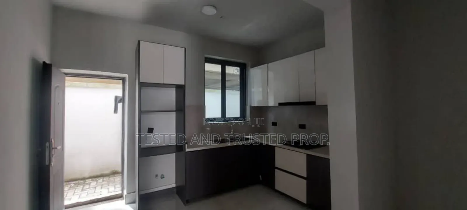 4bdrm Duplex in Illasan, Ikate for rent