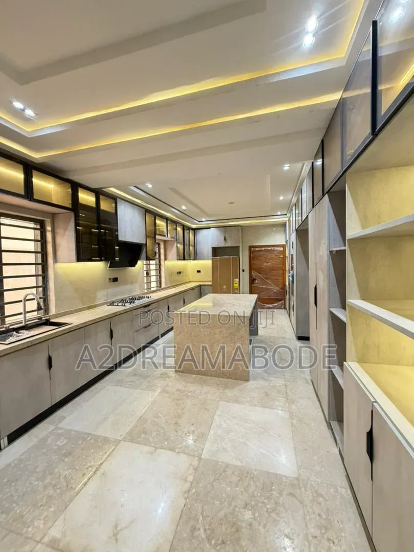 7bdrm Duplex in Ikeja Gra for sale
