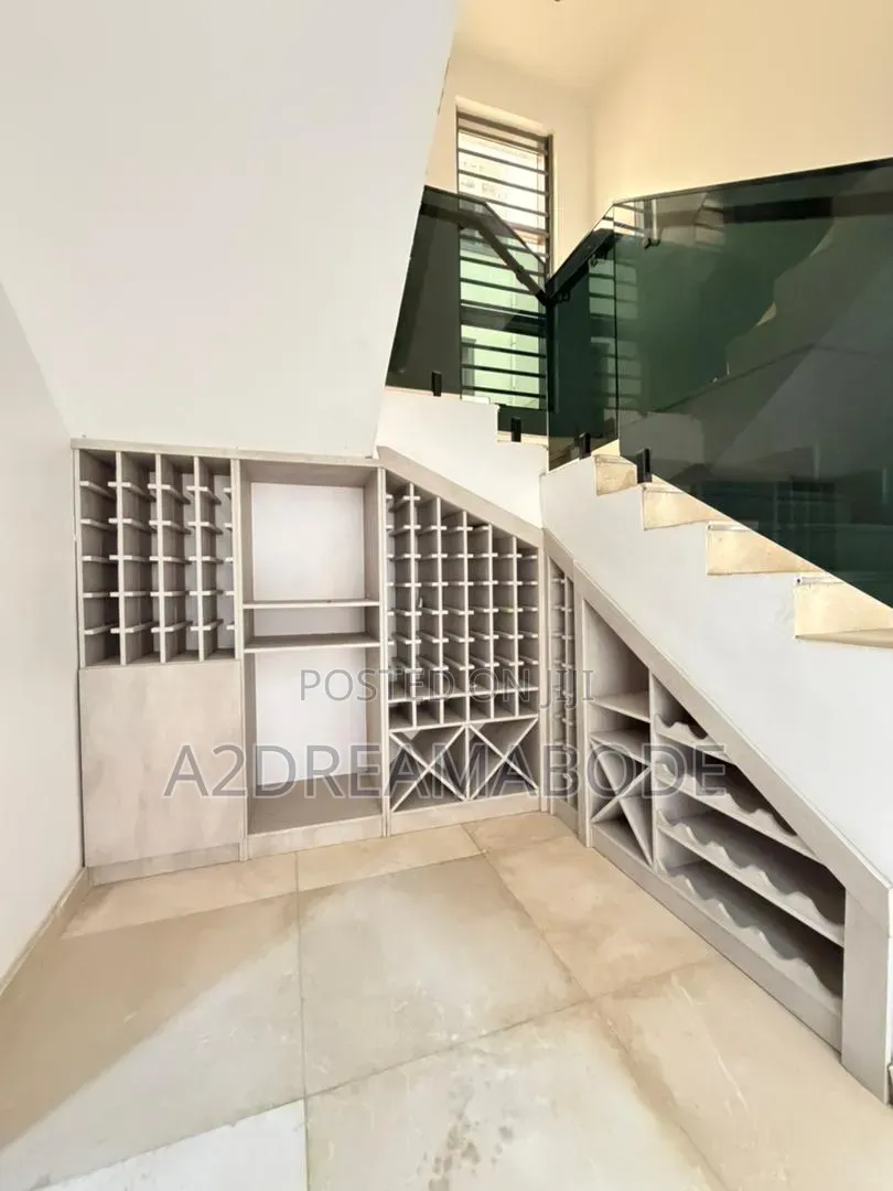 7bdrm Duplex in Ikeja Gra for sale