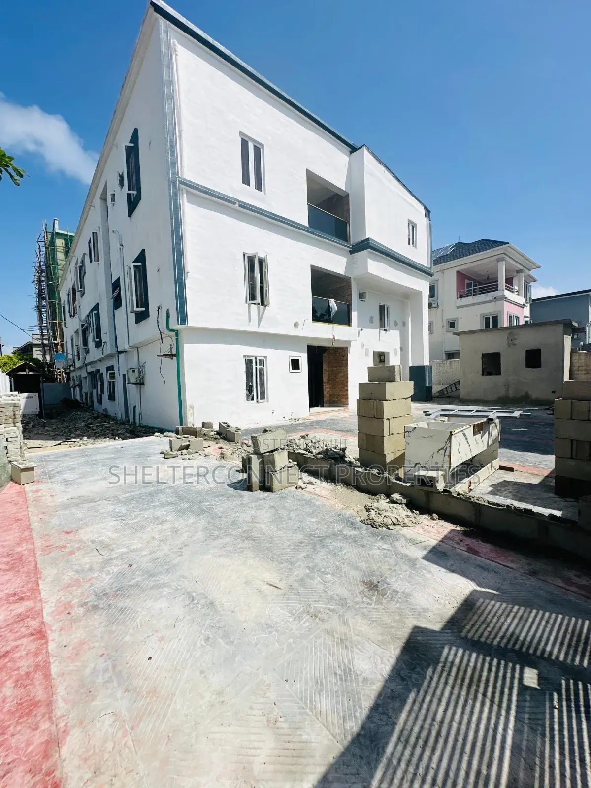 1bdrm Apartment in Lekki Expressway for sale