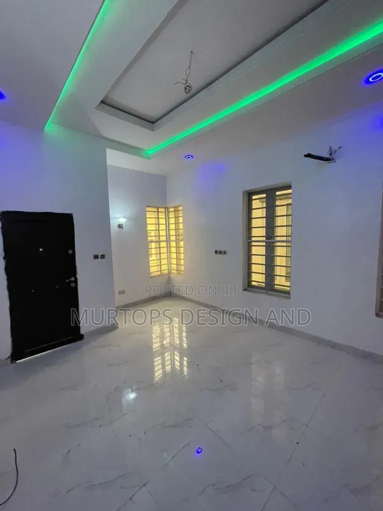 4bdrm Townhouse/Terrace in Lekki Phase 2 for sale